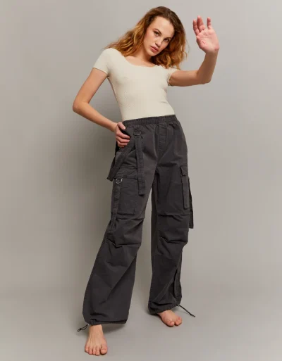 מכנסי Cargo Wide Leg בגזרה גבוהה